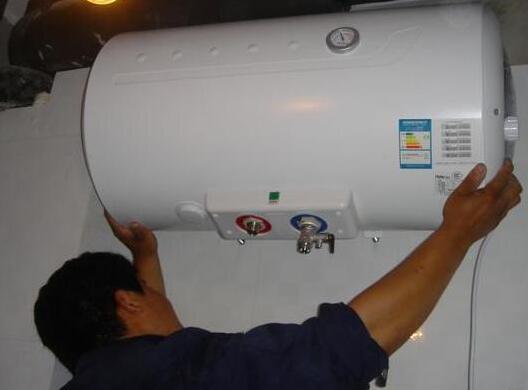 申花电热水器漏水检修中
